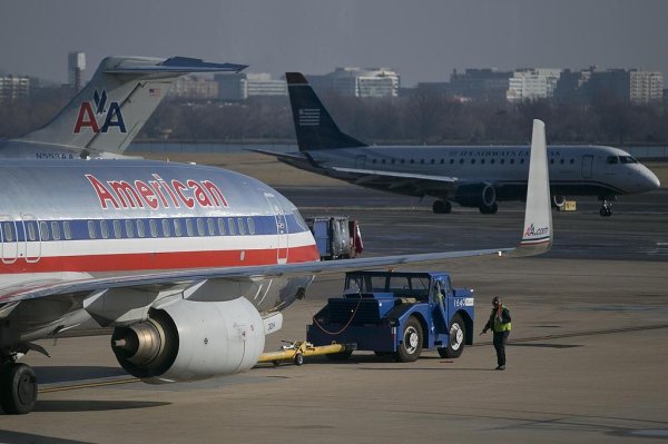 兴业策略 “停摆”致空管人员短缺 美多个机场航班延误